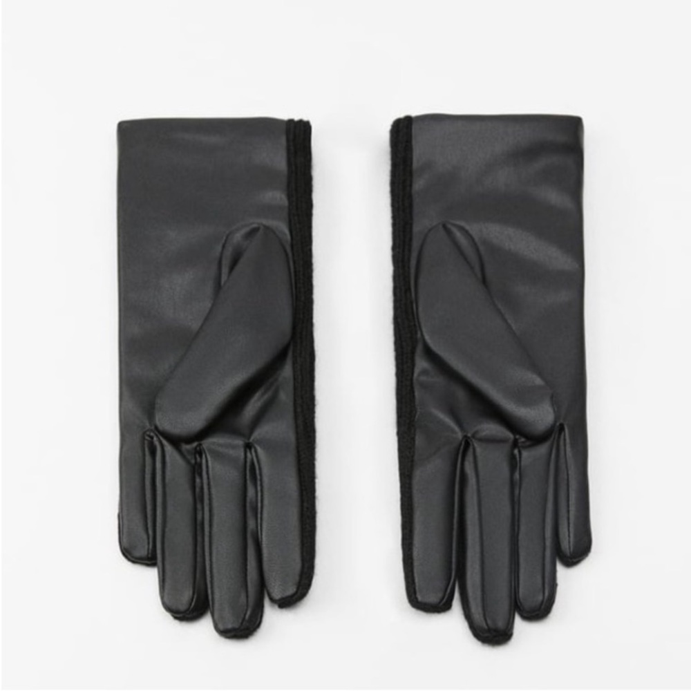 Zara CONTRASTING
KNIT GLOVES